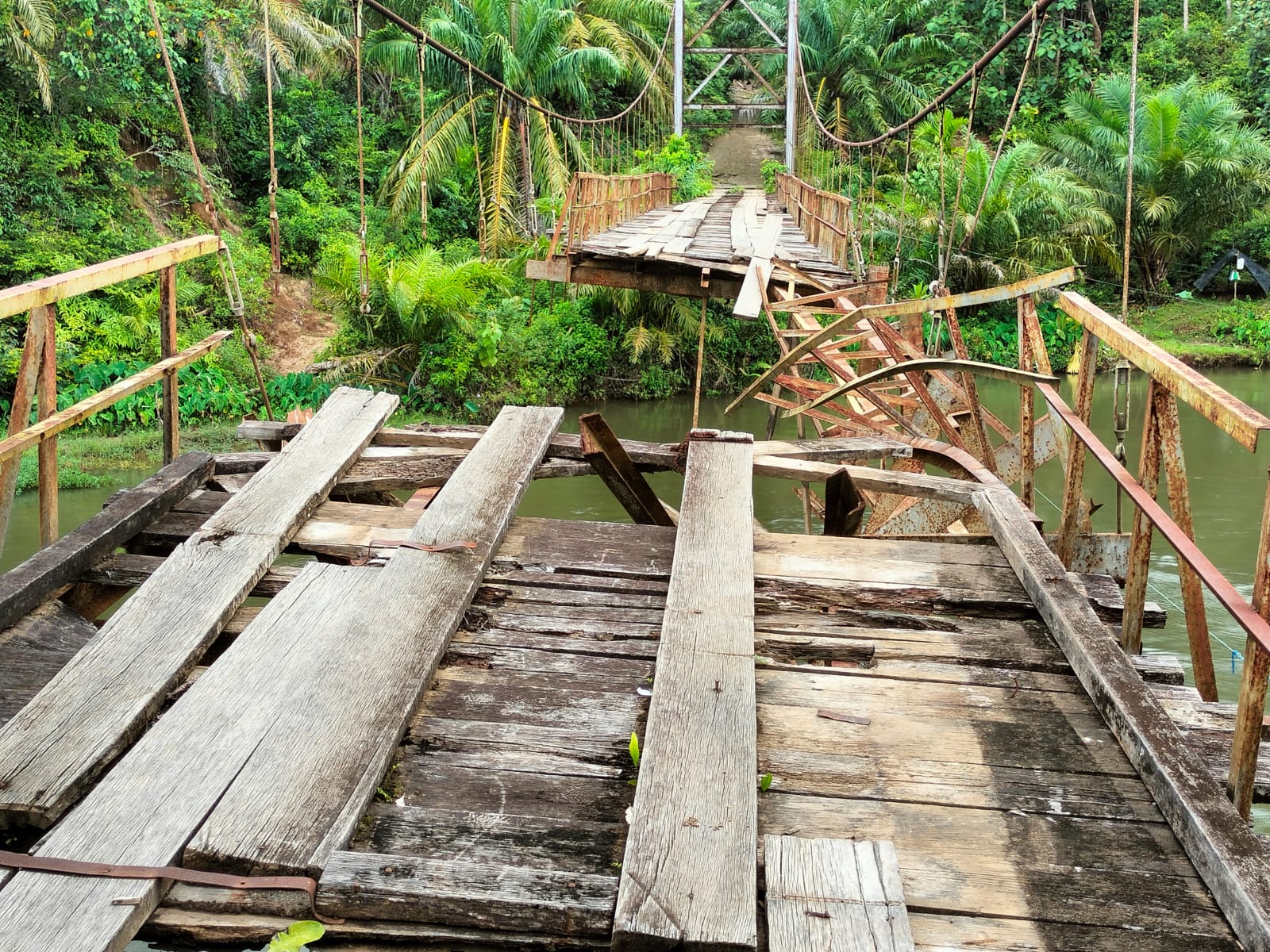 jembatan gantung Desa Pondok Lunang